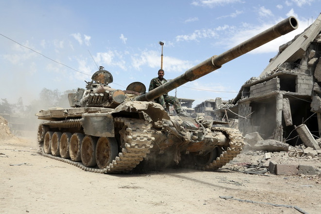 Binh sỹ Syria trong chiến dịch truy quét phiến quân tại Douma. (Nguồn: AFP/TTXVN) Pháp có bằng chứng về vụ tấn công hóa học của chính quyền Syria ảnh 1