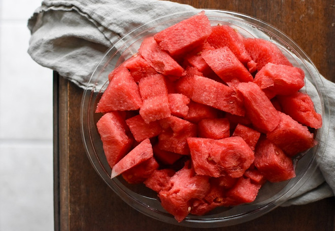 Giải cứu làn da khô ráp sau những ngày Hè bằng mặt nạ trái cây ảnh 2