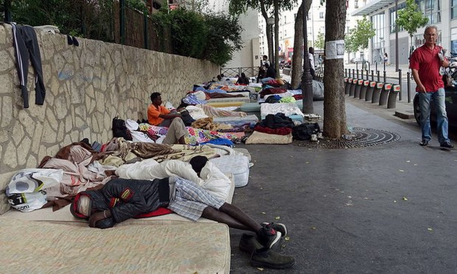 Pháp dỡ khu trại tạm dành cho người di cư tại thủ đô Paris ảnh 1