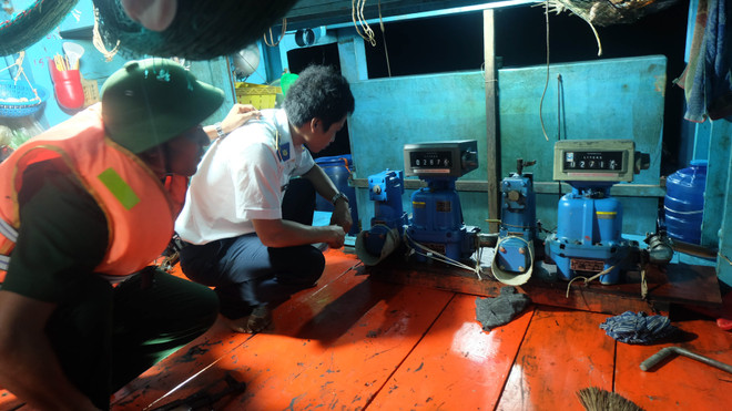 Cảnh sát biển bắt 6 tàu mua bán dầu trái phép trên biển Tây Nam ảnh 1