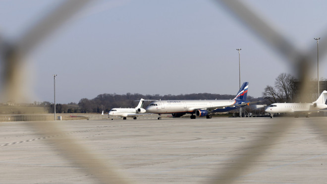 Bermuda đang dừng cấp phép cho hơn 700 máy bay của Nga ảnh 1