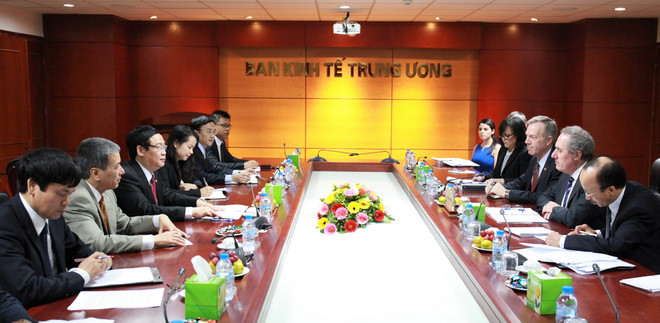 Trưởng Ban Kinh tế Trung ương làm việc với Đại diện Thương mại Mỹ ảnh 2