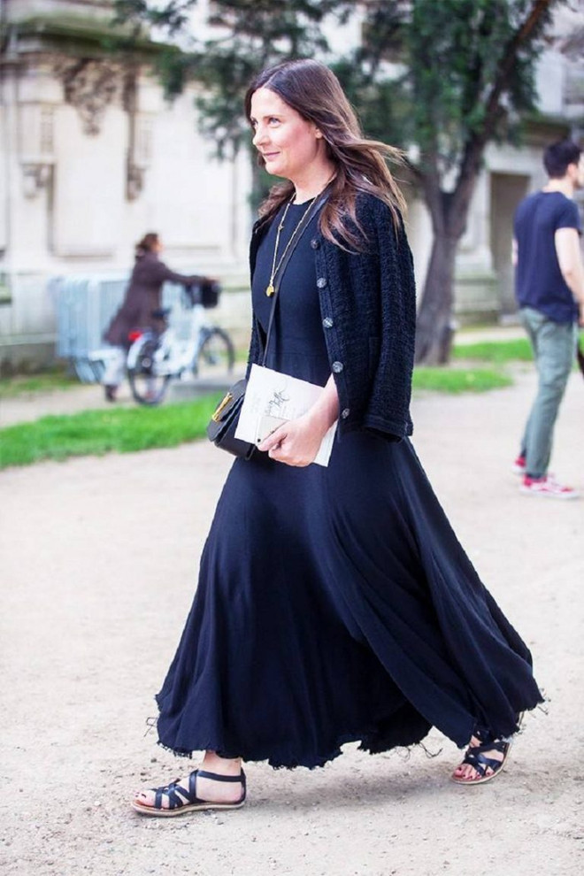 7 công thức phối đồ “đen toàn tập” mùa hè, bạn có dám thử không ảnh 8