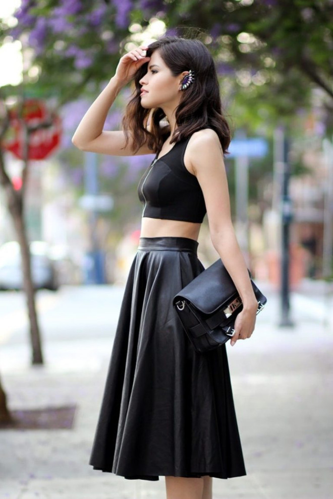 7 công thức phối đồ “đen toàn tập” mùa hè, bạn có dám thử không ảnh 6