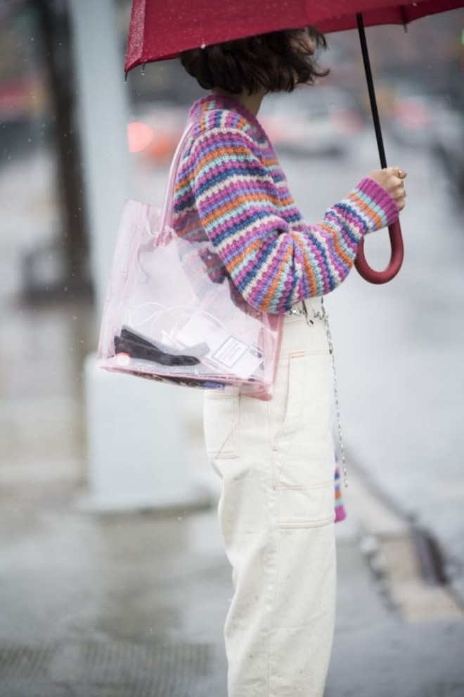 Tín đồ thời trang phát cuồng với chiếc túi nhựa 590 USD của Celine ảnh 15