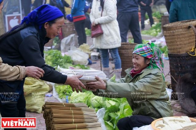 Phiên chợ trong sương độc đáo của người dân tộc ở Ý Tý ảnh 2