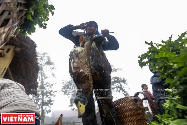 Phiên chợ trong sương độc đáo của người dân tộc ở Ý Tý ảnh 4
