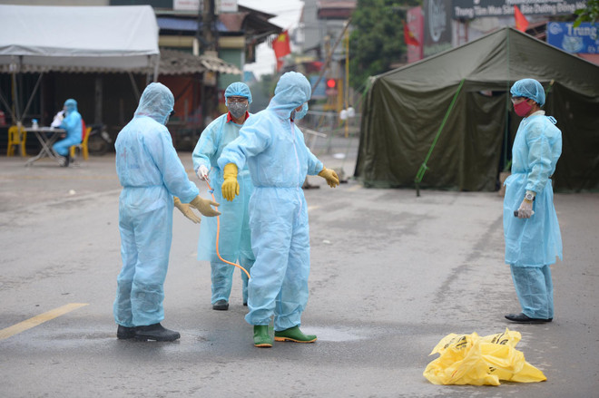 Hà Nội giao Bộ Tư lệnh Thủ đô khử khuẩn toàn bộ Hạ Lôi ảnh 2