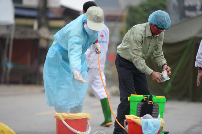 Hà Nội giao Bộ Tư lệnh Thủ đô khử khuẩn toàn bộ Hạ Lôi ảnh 3