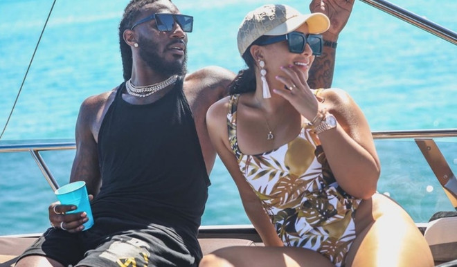 Muôn kiểu cách ly xã hội của các ngôi sao từ Đông sang Tây ảnh 6