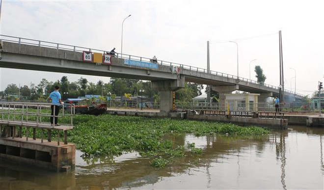 Cống âu thuyền Ninh Quới giúp chủ động điều tiết nước, kiểm soát mặn, giữ ngọt cho 3 tỉnh Sóc Trăng, Bạc Liêu và Hậu Giang. (Ảnh: Tuấn Kiệt/TTXVN) Khẩn trương trữ nước ứng phó với xâm nhập mặn gia tăng ở ĐBSCL ảnh 2