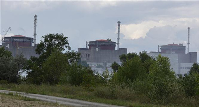 Toàn cảnh Nhà máy điện hạt nhân Zaporizhzhia ở miền Nam Ukraine. (Ảnh: THX/TTXVN) Hệ thống an toàn tại nhà máy Zaporizhzhia đã được kích hoạt ảnh 1