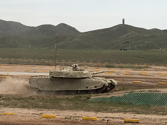 Chiến tranh xe tăng Trung Quốc-Mỹ trên thực địa: Ai lợi thế hơn? ảnh 1