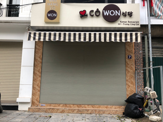 Rác chất đống trước cửa vì chủ nhà không chịu nộp... "tiền lười" ảnh 2