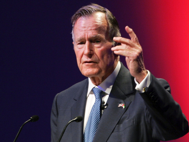 Bush cha bất ngờ chỉ trích Dick Cheney và Donald Rumsfeld ảnh 1