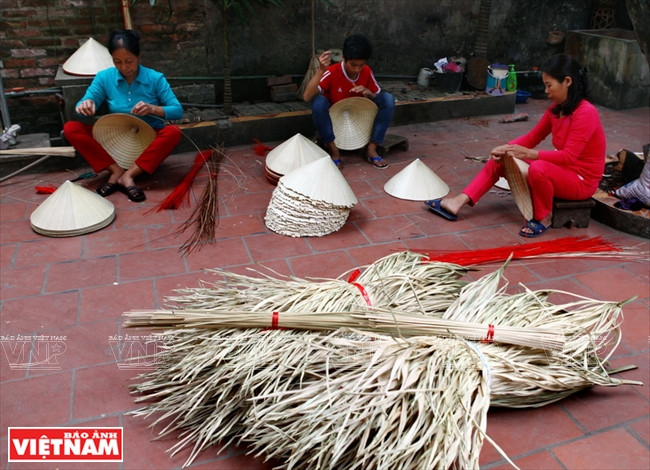 [Photo] Duyên dáng với nón lá của làng nghề truyền thống Ngọc Mỹ ảnh 9