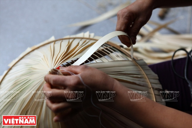 [Photo] Duyên dáng với nón lá của làng nghề truyền thống Ngọc Mỹ ảnh 6