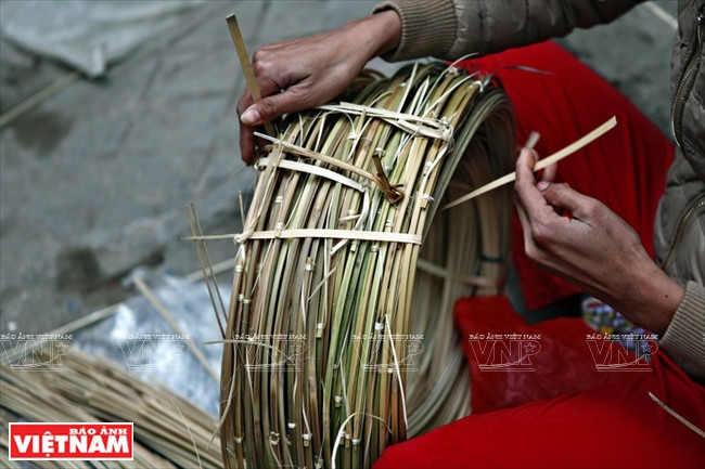 [Photo] Duyên dáng với nón lá của làng nghề truyền thống Ngọc Mỹ ảnh 3