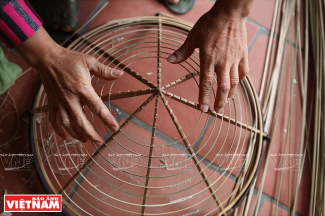 [Photo] Duyên dáng với nón lá của làng nghề truyền thống Ngọc Mỹ ảnh 5