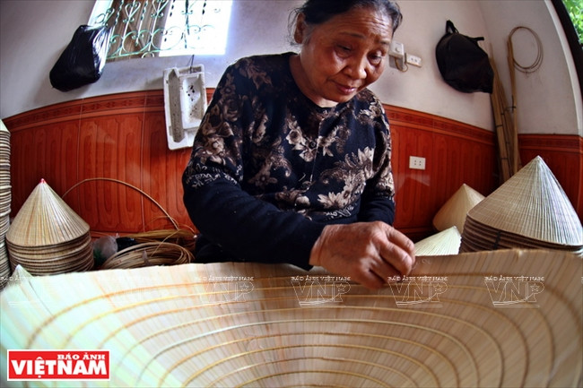 [Photo] Duyên dáng với nón lá của làng nghề truyền thống Ngọc Mỹ ảnh 8