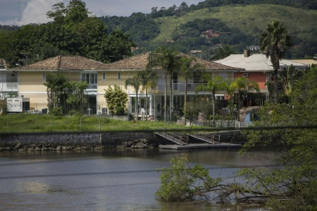 Ngôi sao bóng đá Neymar tiếp tục bị phạt do vi phạm lệnh cấm xây dựng ảnh 1