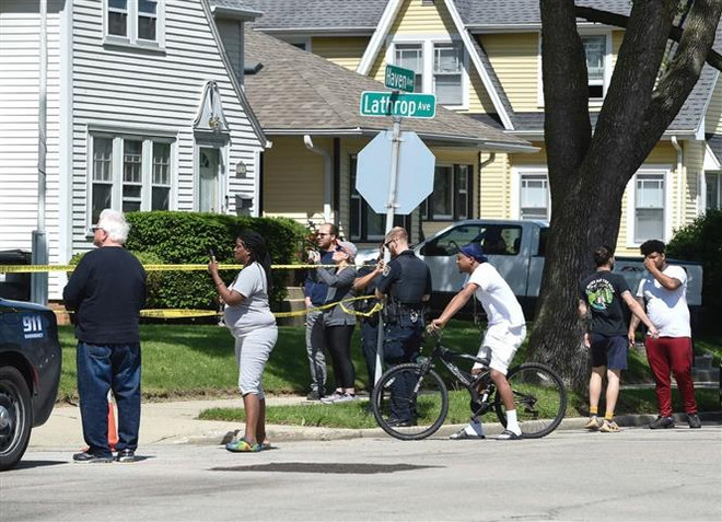 Lại xảy ra xả súng ở Mỹ khiến ít nhất 13 người thương vong ảnh 1