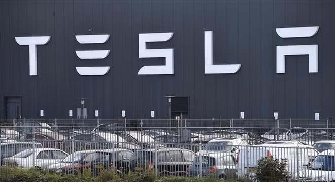 Tỷ phú Elon Musk bán 5 tỷ USD cổ phiếu của hãng xe điện Tesla ảnh 1