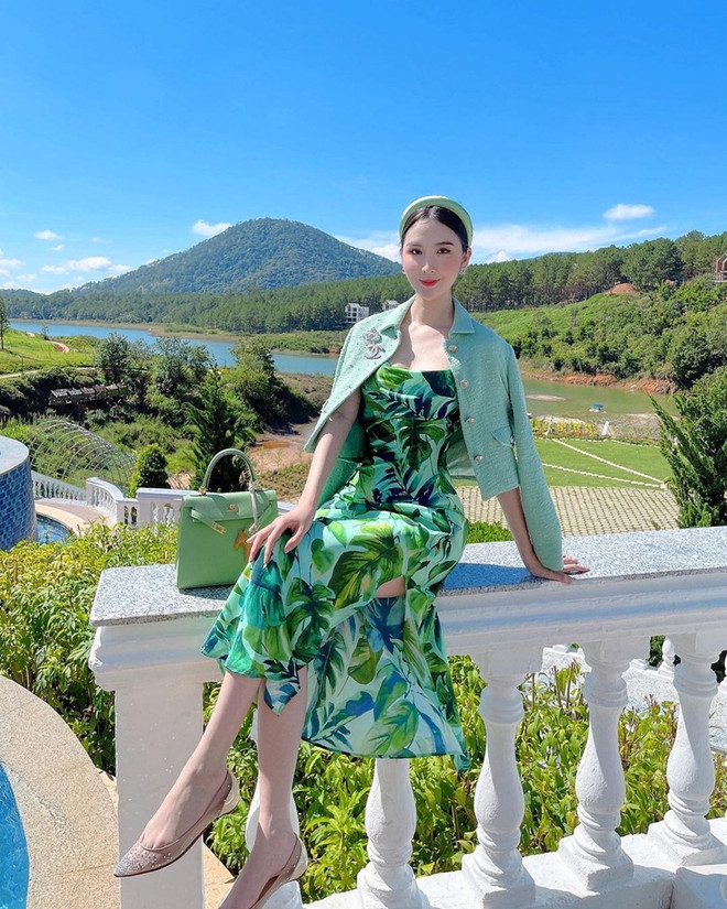 Minh Hằng, Hồ Ngọc Hà diện đồ đen trắng cực sang chảnh ảnh 16