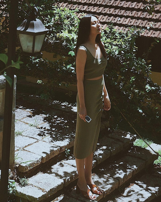 Minh Hằng, Hồ Ngọc Hà diện đồ đen trắng cực sang chảnh ảnh 14