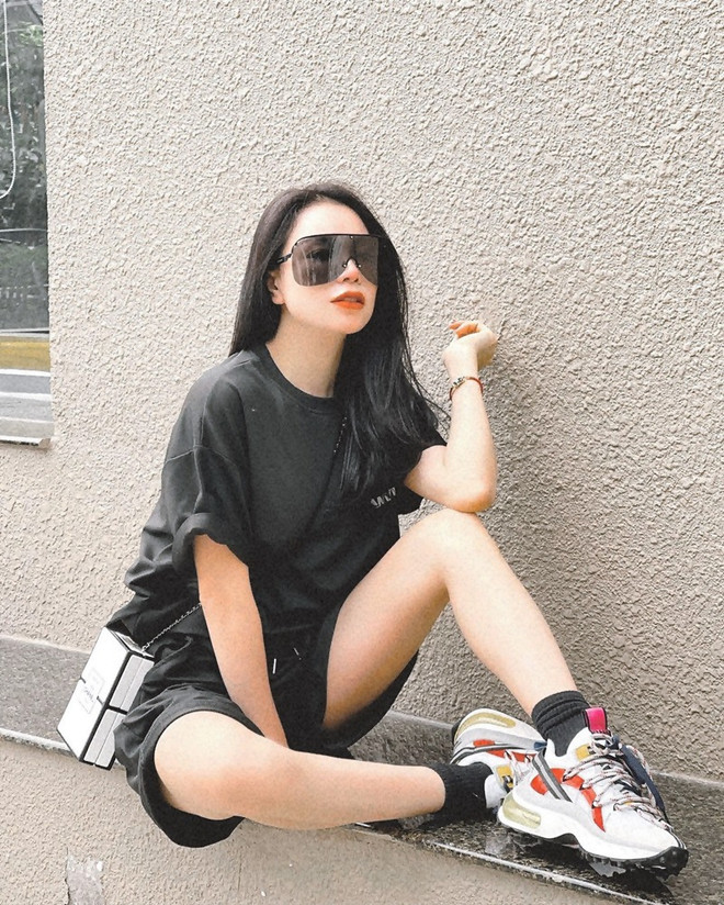 Minh Hằng, Hồ Ngọc Hà diện đồ đen trắng cực sang chảnh ảnh 8