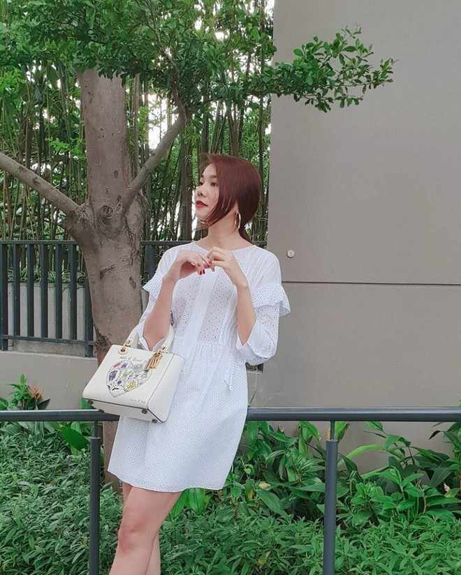 Kỳ Duyên, Mỹ Linh và Hương Giang đọ street style ngập tràn hàng hiệu ảnh 4