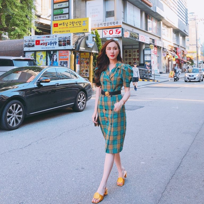Kỳ Duyên, Mỹ Linh và Hương Giang đọ street style ngập tràn hàng hiệu ảnh 14