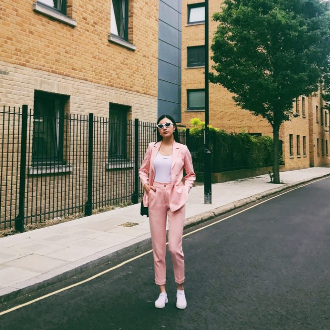 Kỳ Duyên, Mỹ Linh và Hương Giang đọ street style ngập tràn hàng hiệu ảnh 16