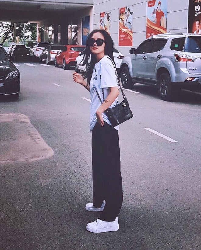 Kỳ Duyên, Mỹ Linh và Hương Giang đọ street style ngập tràn hàng hiệu ảnh 17