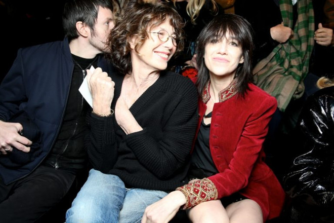 Phong cách siêu chất của dàn sao trên hàng ghế đầu show Saint Laurent ảnh 9