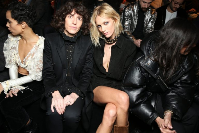 Phong cách siêu chất của dàn sao trên hàng ghế đầu show Saint Laurent ảnh 14