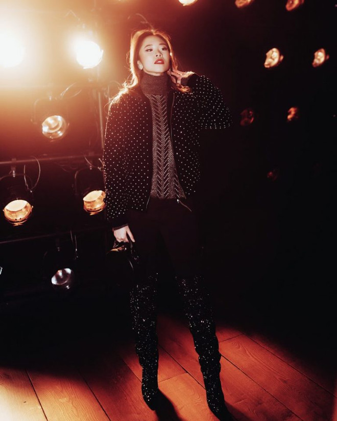 Phong cách siêu chất của dàn sao trên hàng ghế đầu show Saint Laurent ảnh 18