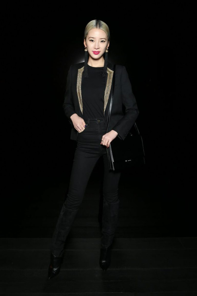 Phong cách siêu chất của dàn sao trên hàng ghế đầu show Saint Laurent ảnh 17
