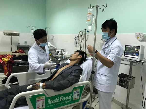 Kon Tum tập trung cứu chữa người bị thương vụ xe khách lao xuống vực ảnh 1