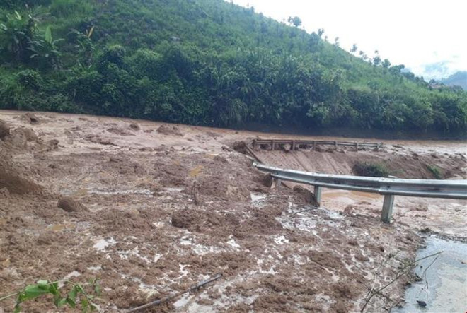 Nhiều tuyến giao thông ở Lai Châu bị sạt lở do mưa lớn ảnh 1