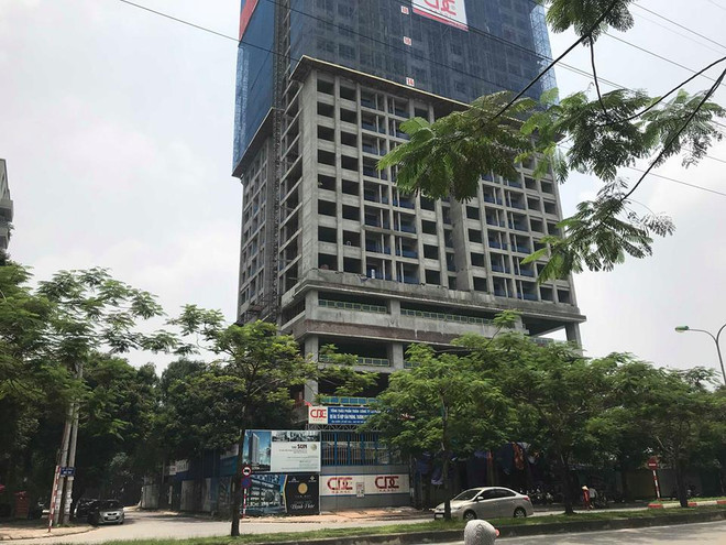 Hà Nội: Cần cẩu đứt cáp từ tầng 33, hai người bị thương ảnh 1