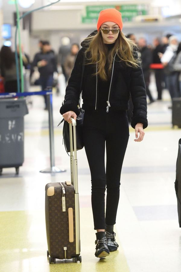 Các mỹ nhân thế giới “rủ nhau” xuống phố diện đồ jean và denim ảnh 2