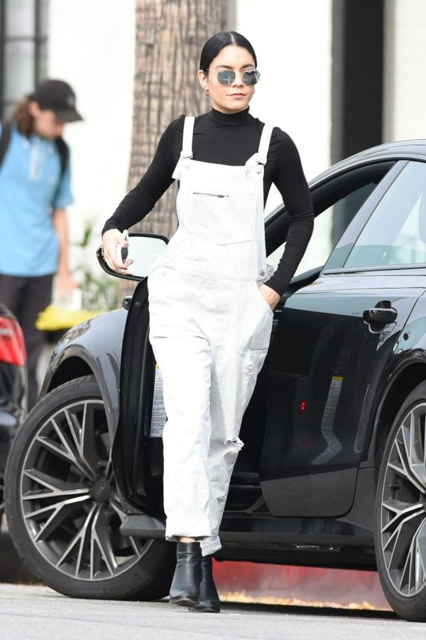 Các mỹ nhân thế giới “rủ nhau” xuống phố diện đồ jean và denim ảnh 17