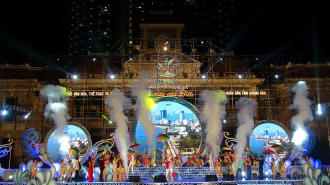 Du lịch Việt Nam lần đầu tiên đón 18 triệu lượt khách du lịch quốc tế ảnh 1