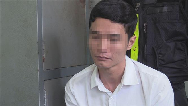 Bình Dương: Mặc quân phục, đóng giả làm công an đi chơi với bạn gái ảnh 1