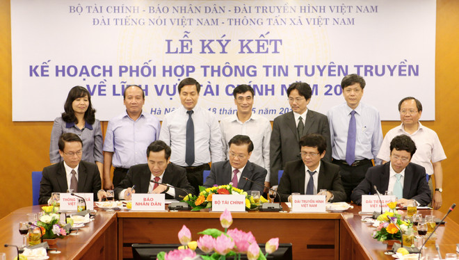 TTXVN ký Kế hoạch phối hợp thông tin tuyên truyền về tài chính ảnh 1