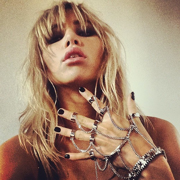 Những món phụ kiện rườm rà, nhiều lớp lên ngôi vào mùa Thu ảnh 1