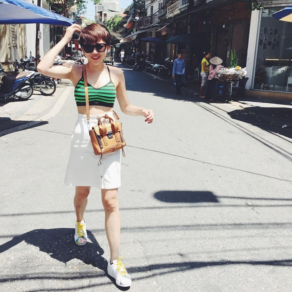 Denim tràn ngập phong cách đường phố của các mỹ nhân Việt ảnh 23