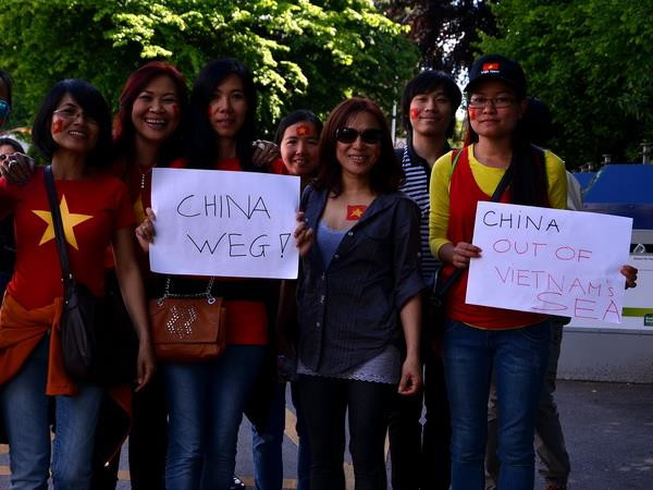 Tuần hành tại Zurich yêu cầu Trung Quốc tuân thủ luật quốc tế ảnh 1