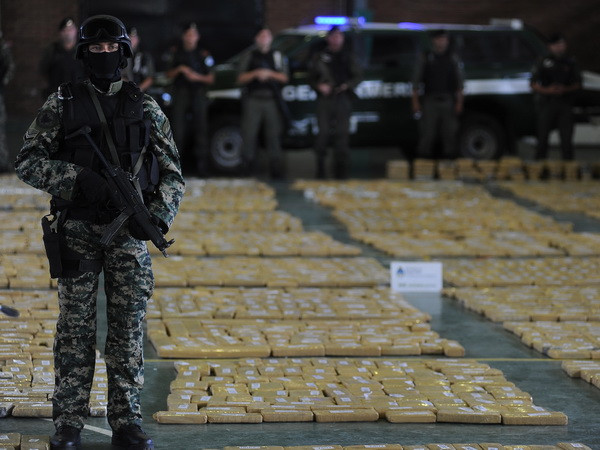 Tây Ban Nha thu giữ gần một tấn cocaine ngoài khơi đảo Canary ảnh 1